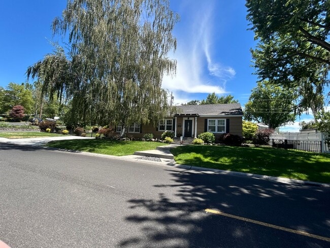 Building Photo - NEW LISTING In Desirable N. Richland Neighborhood; Walking Distance to Columbia River/Walking Path