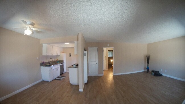 Building Photo - 9348 Somerset Blvd