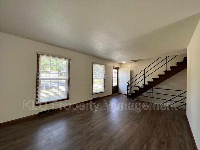 Foto del edificio - 6652 Holcomb Cir