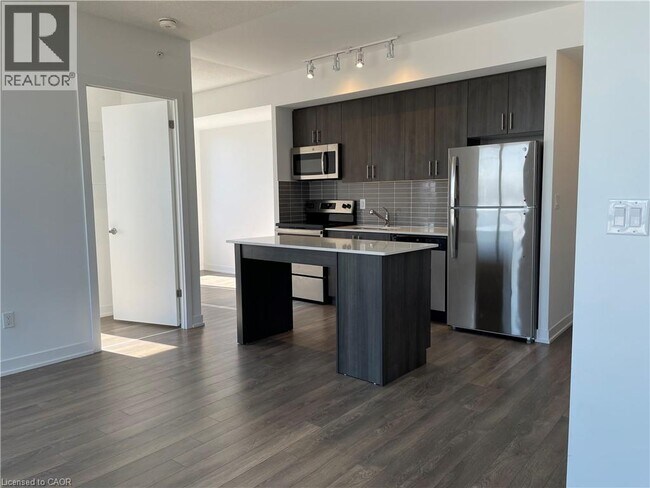 Building Photo - 550 N Service Rd