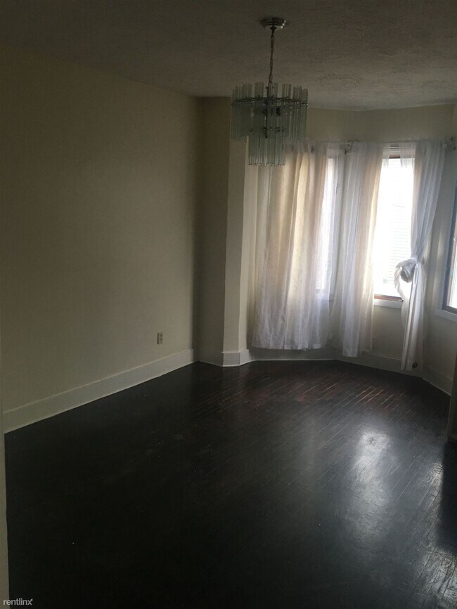 Foto del edificio - 3 br, 1 bath Duplex - 44 Division St