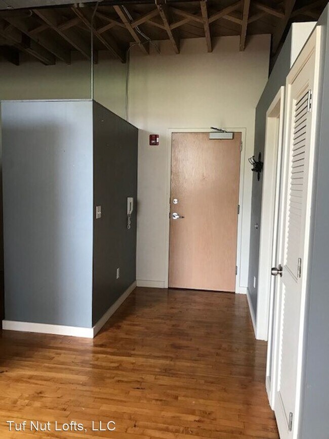Foto del edificio - 423 E 3rd St