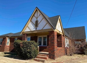 Building Photo - 1003 NE 17th St