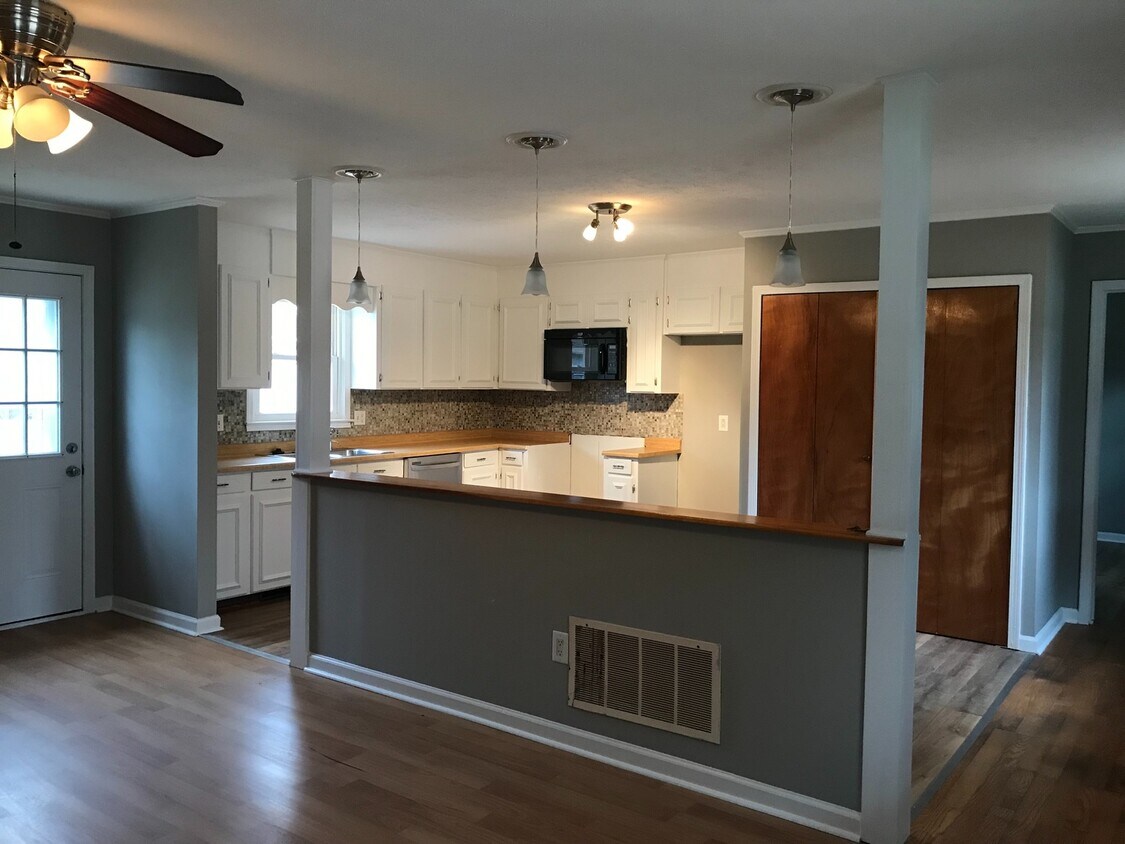 Primary Photo - Freshly painted and updated 3 Bedroom, 1.5...