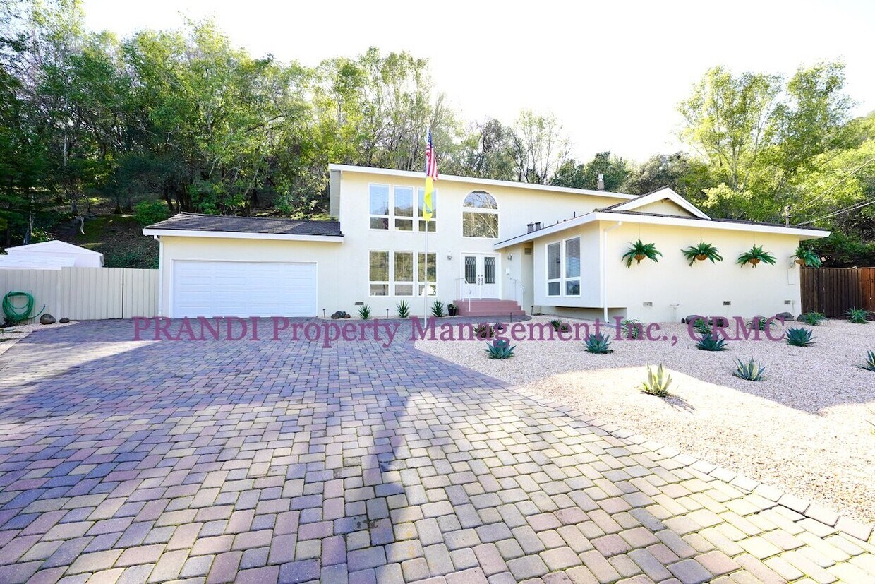 475 Corte Norte, Novato, CA 94949 Room for Rent in Novato, CA