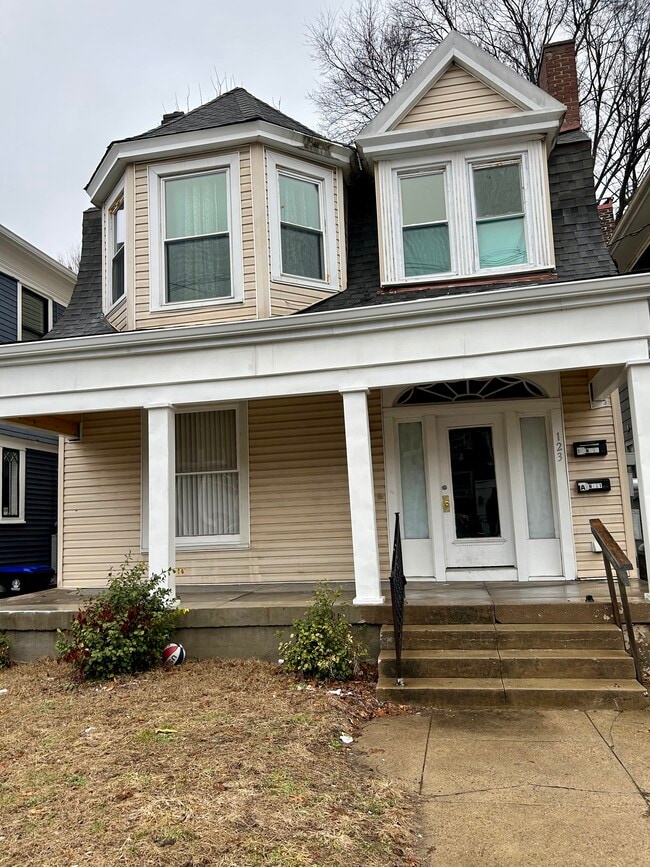 Building Photo - 123 E Burnett Ave