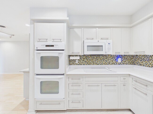 Building Photo - 6810 Montague Dr