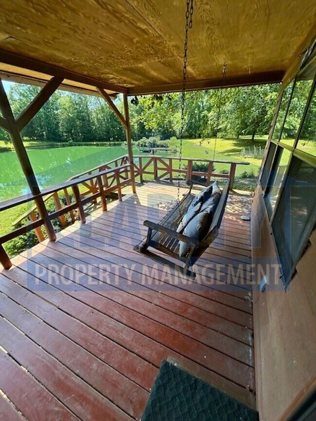 Foto del edificio - One bedroom cabin w/ private pond!