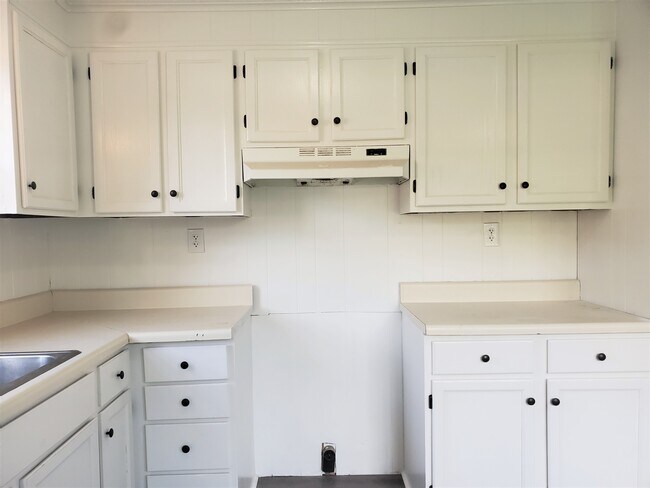 Building Photo - 301 Madison St