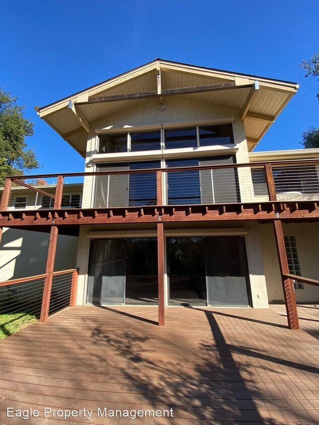 3 br, 3 bath House 19919 N Ian Ct House Rental in Lockeford, CA