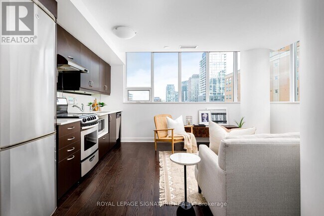 Photo du bâtiment - 320 Richmond St E