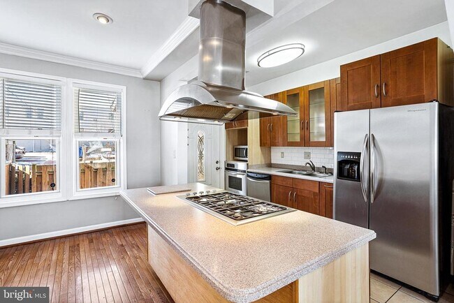 Foto del edificio - 3028 Park Pl NW