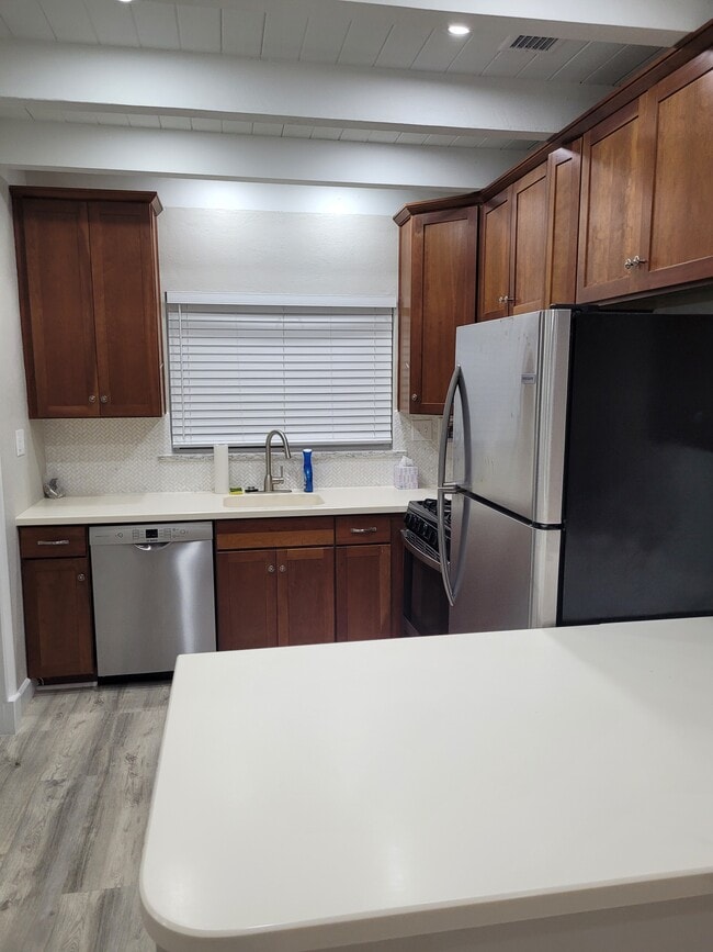 Kitchen - 438 Cardinal Ave