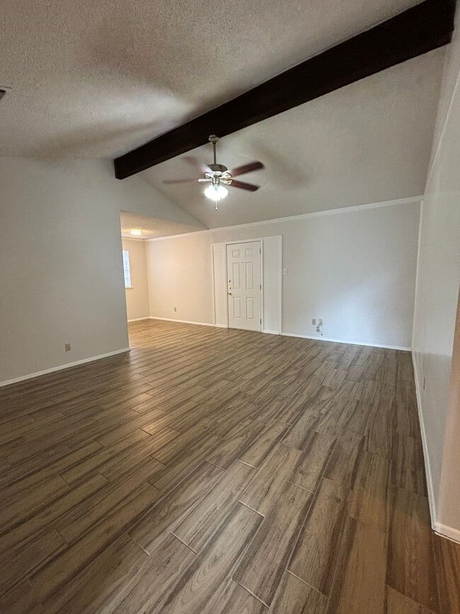 Building Photo - 912 Vaughn Dr