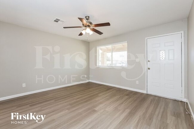 Building Photo - 4514 E Alta Vista Rd