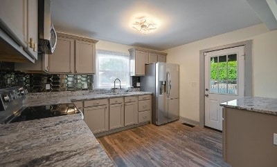Kitchen with door to outdoor Patio area - 519 E Hinman Ave