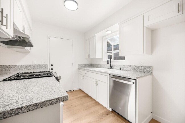 Foto del edificio - $2,250 Gettysburg & Peach, 3 Bedroom 2 Bat...