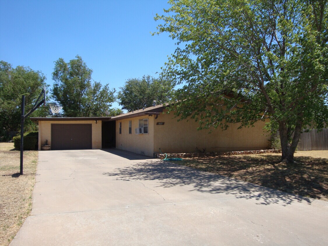1617 Belvoir Cir, Clovis, NM 88101 House Rental in Clovis, NM