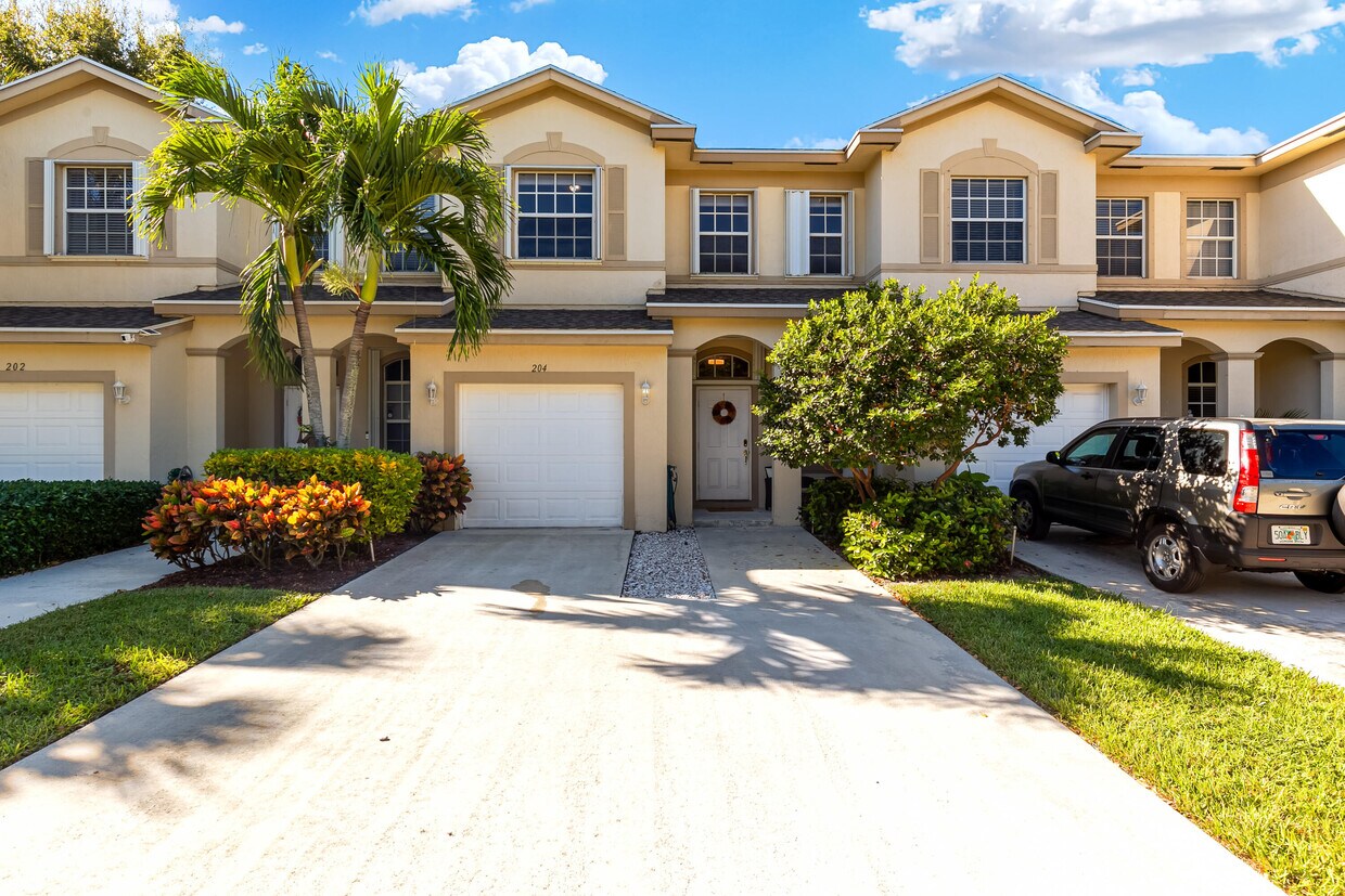 204 Elm Way, Boynton Beach, FL 33426 Townhome Rentals in Boynton