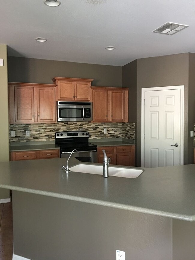 Foto del edificio - 3 bedroom home with loft and community pool