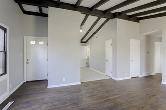 Foto del edificio - 4907 Vinton St