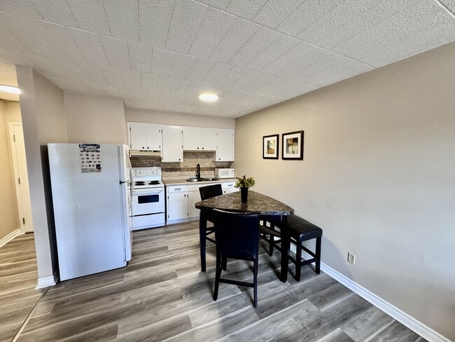 Photo du bâtiment - 360 Tecumseh Rd W