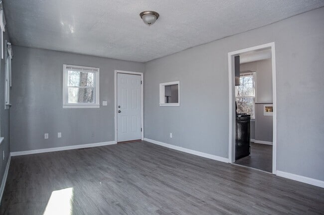 Foto del edificio - COMING SOON: Adorable 2-Bed Home with Bright Interiors in Independence!