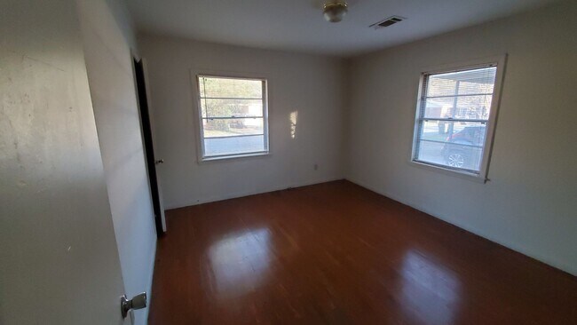 Foto del edificio - 3208 Whitfield St