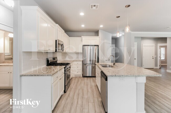 Building Photo - 1603 Village Dr