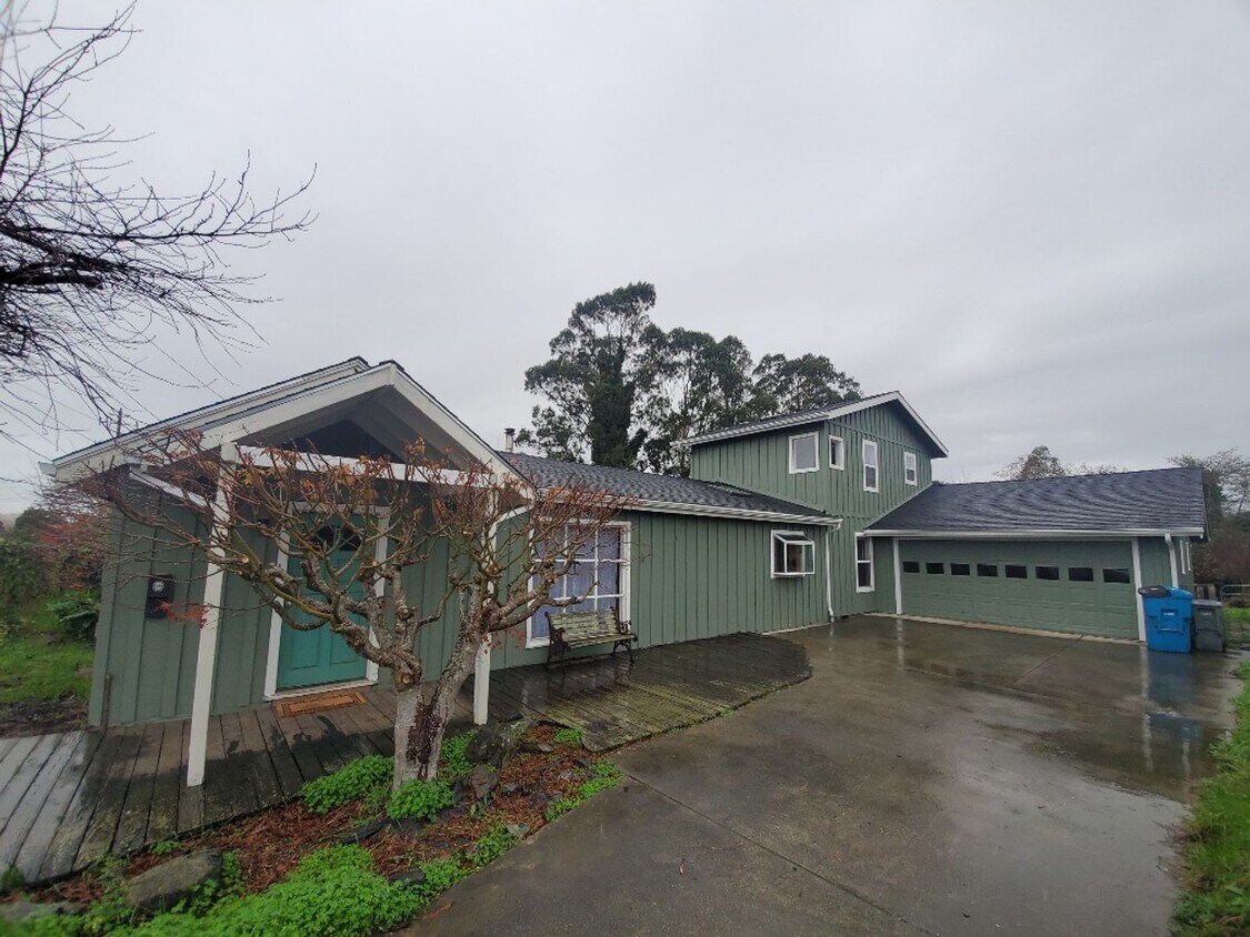 Primary Photo - 3-bedroom home with new flooring and fresh...