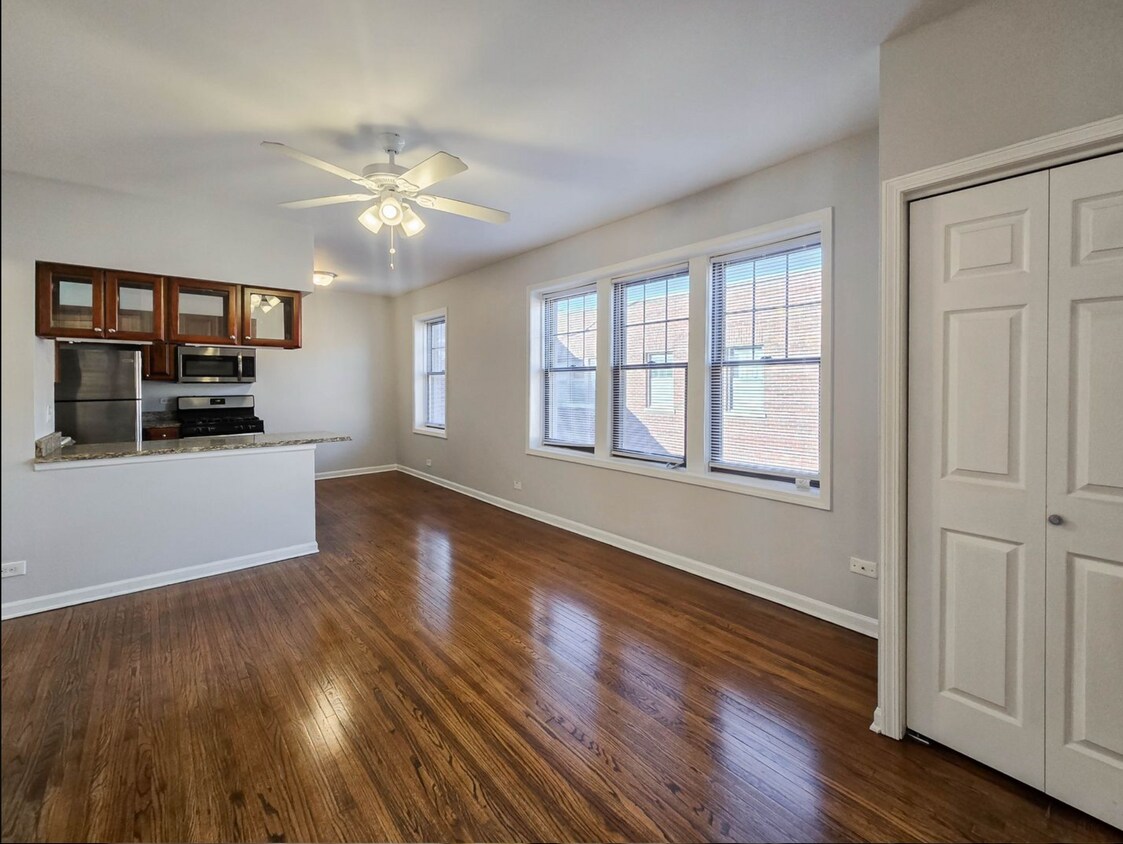 Foto principal - 3730 N Sheffield Ave