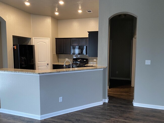 Building Photo - 2020 Sorrento Ct