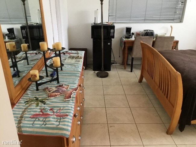Foto del edificio - 1 br, 1 bath Apartment - 11500 NE13 Avenue