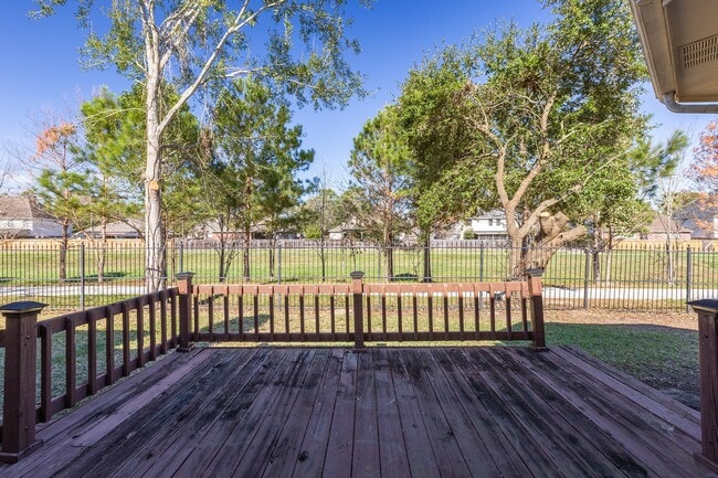 Building Photo - 8015 Sports Haven Dr