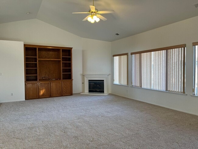 Building Photo - 686 Millbrook St