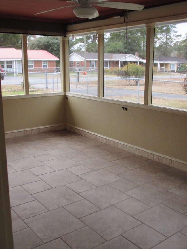 Foto del edificio - AVAILABLE END OF MAY!