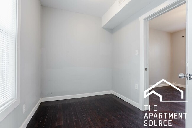 Foto del edificio - 2968 N Ridgeway Ave