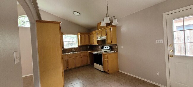 Building Photo - 624 DFW Dr