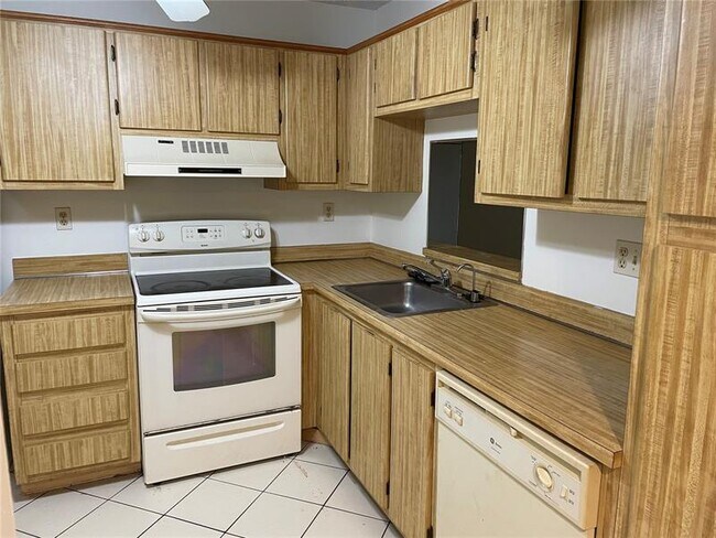 Foto del edificio - 6751 N University Dr