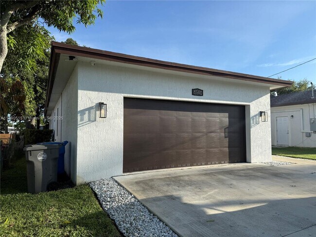 Foto del edificio - 5140 SW 24th St