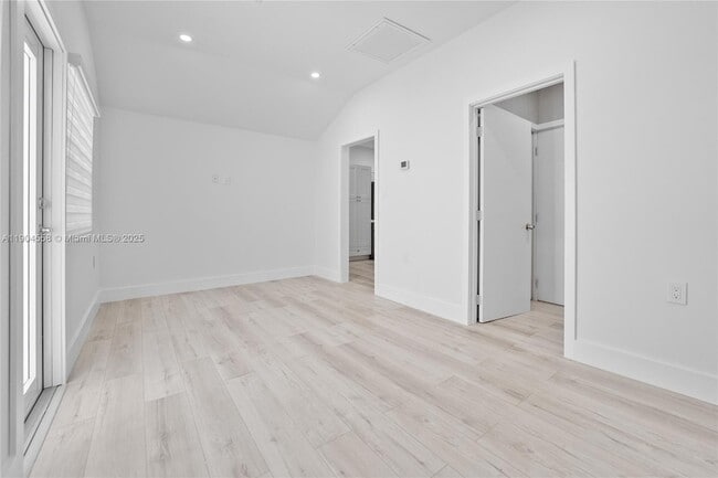 Photo - 129 SW 9th Ave Apartment