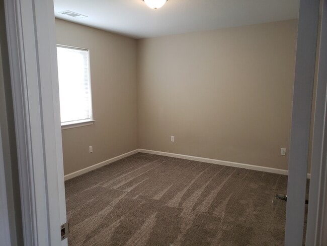 Building Photo - 1541 Derby St Unit 2