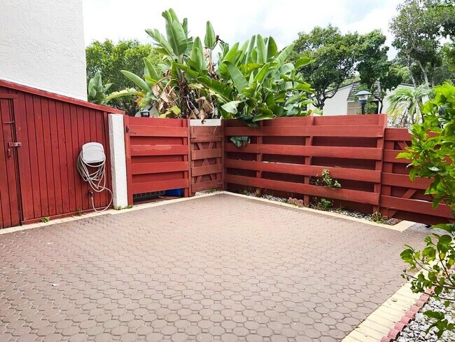 Foto del edificio - 3094 Bermwood Ln