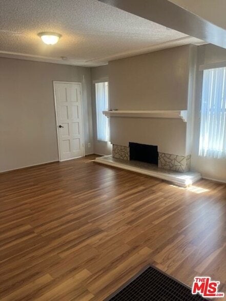 Foto del edificio - 4281 S Hobart Blvd