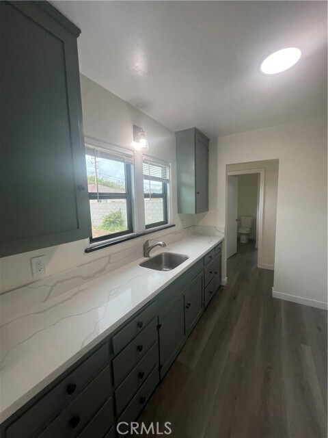 Building Photo - 3195 Pine Ave