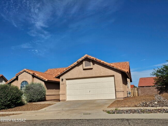 Foto del edificio - 9827 N Stone Creek Pl