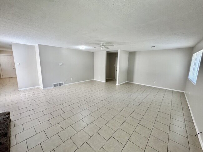 Building Photo - 4579 Buffer Dr