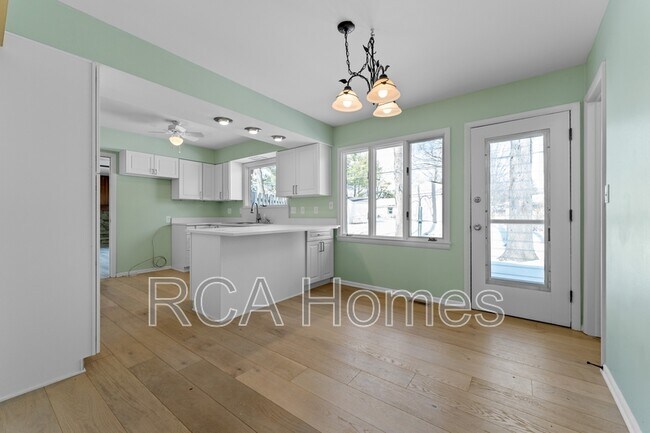 Foto del edificio - 423 Jenny Ln