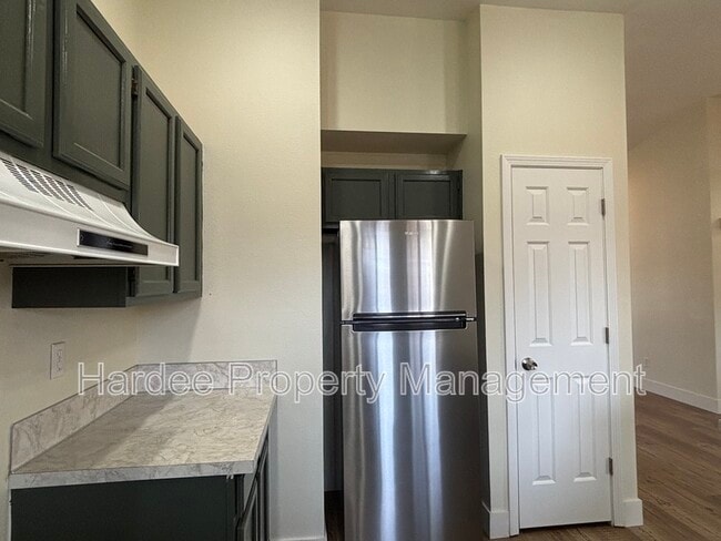 Building Photo - 3248 S Cadet Ave