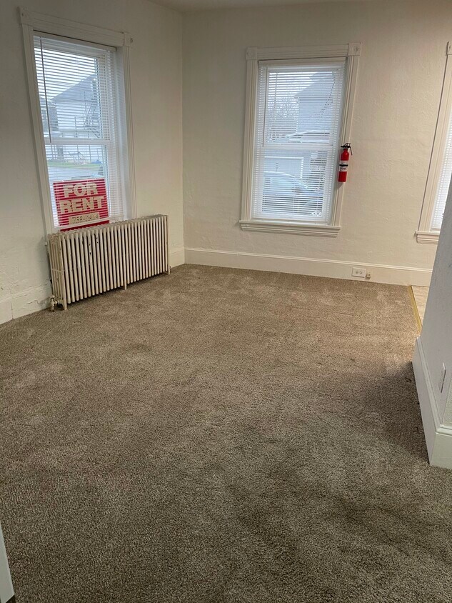LIVING ROOM - 8 Belmont Ave